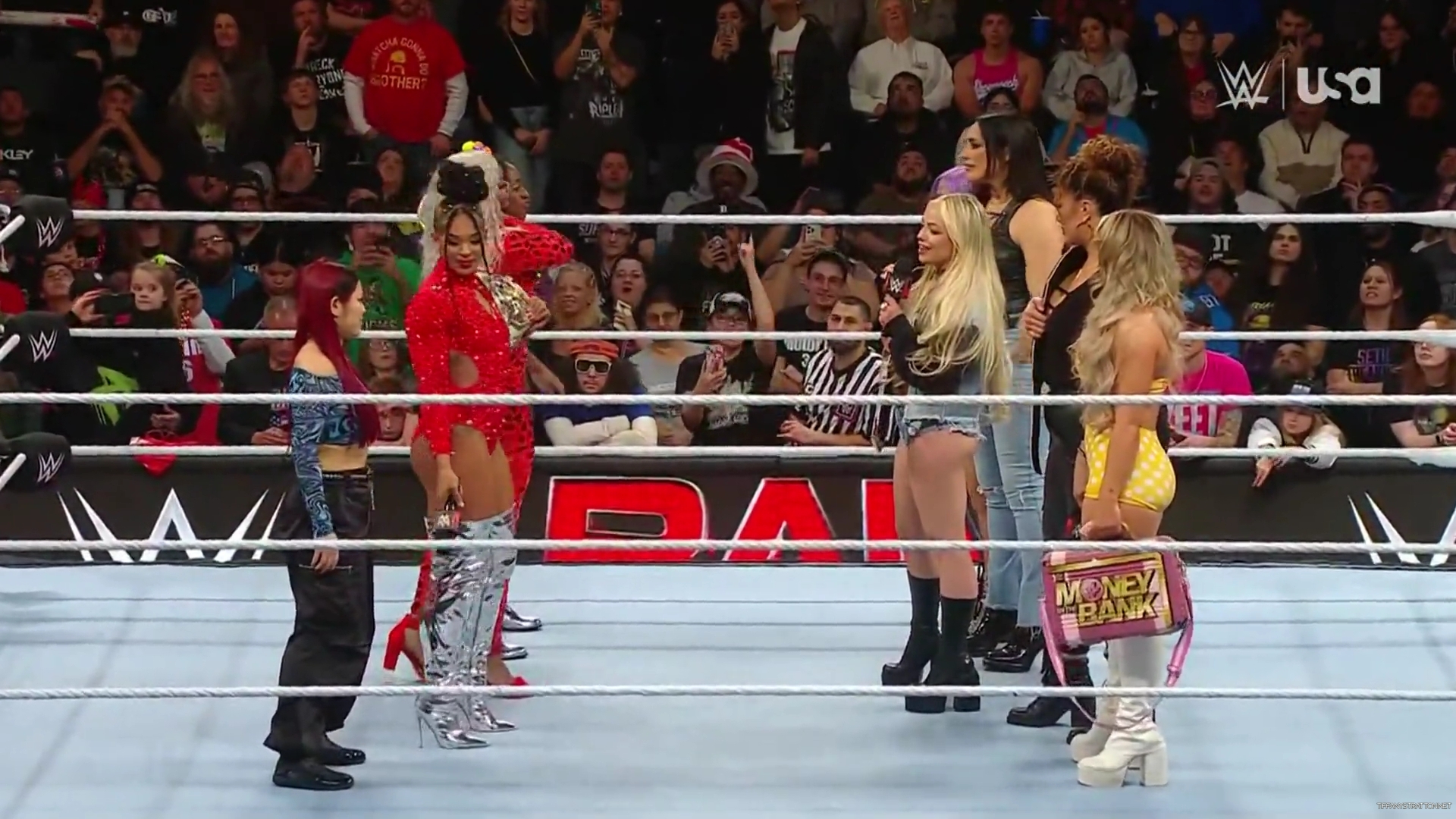 WWE_Monday_Night_Raw_2024_11_18_1080p_HDTV_x264-NWCHD_mp40173.jpg