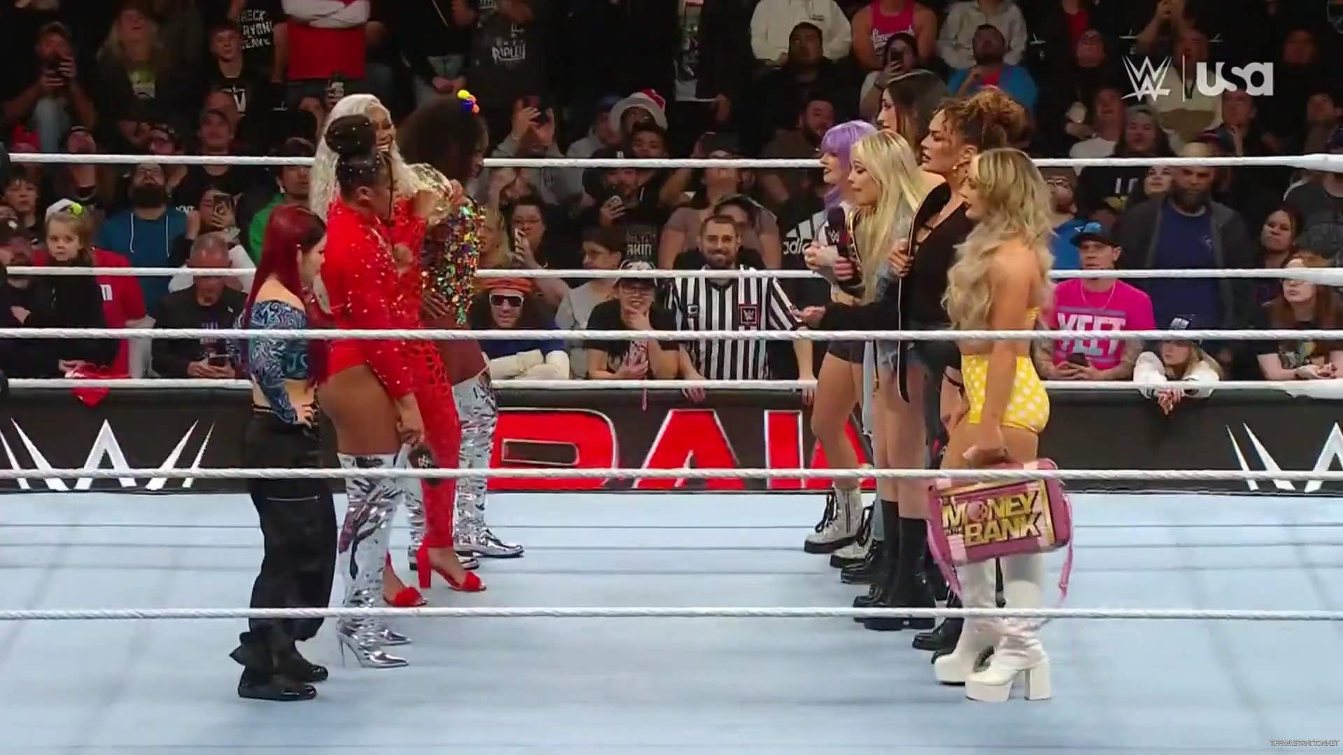 WWE_Monday_Night_Raw_2024_11_18_1080p_HDTV_x264-NWCHD_mp40191.jpg