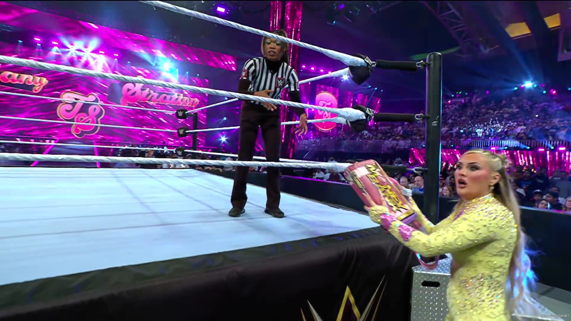 WWE_Crown_Jewel_2024_VOD_Version_1080p_WEB_h264-HEEL_mp40029.jpg