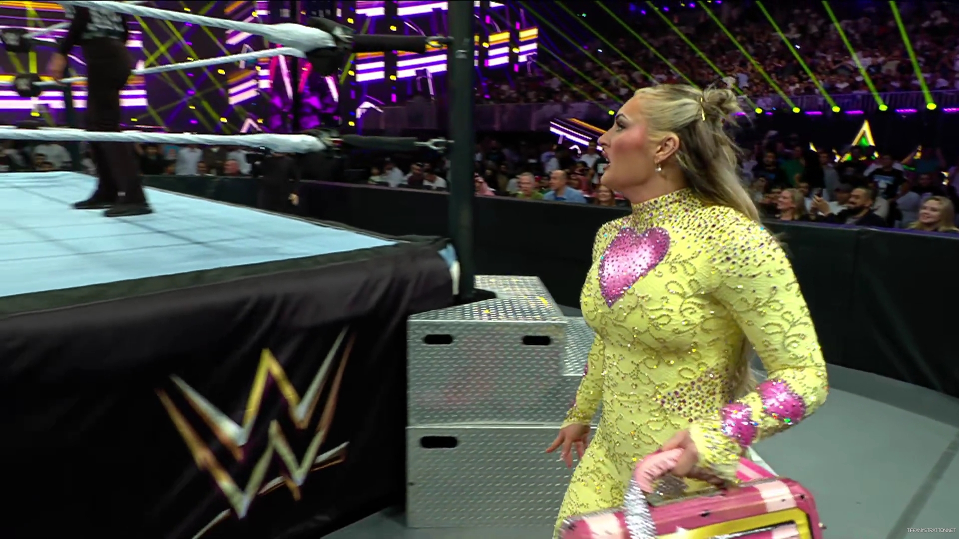WWE_Crown_Jewel_2024_VOD_Version_1080p_WEB_h264-HEEL_mp40108.jpg