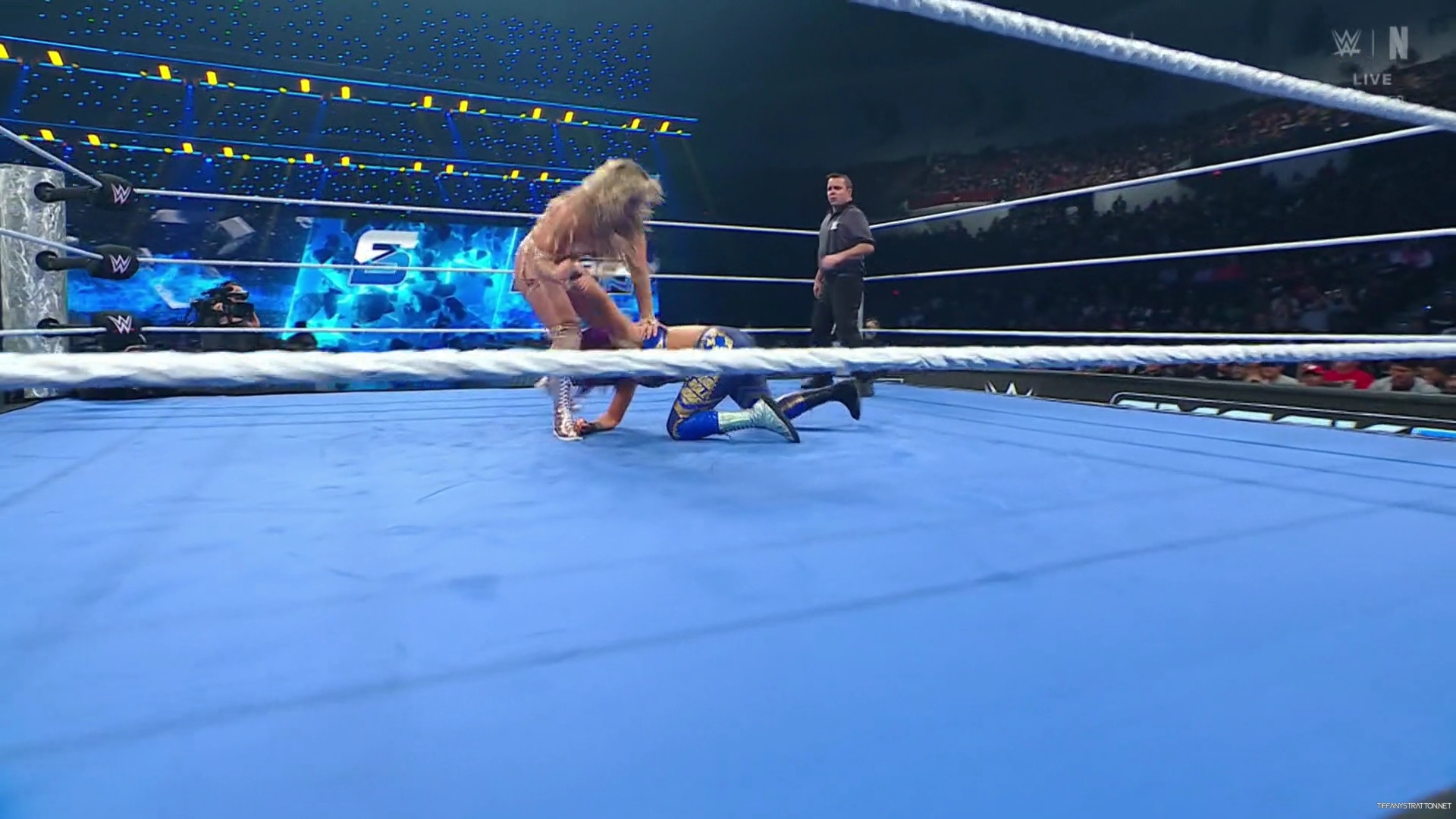 WWE_Friday_Night_SmackDown_2025_01_17_1080p_NETFLiX_h264-Star_mp40695.jpg