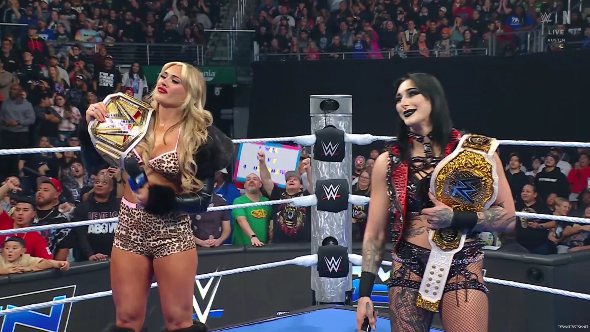 WWE_Friday_Night_SmackDown_2025_01_24_1080p_NETFLiX_CAP_h264-Star_mp40361.jpg