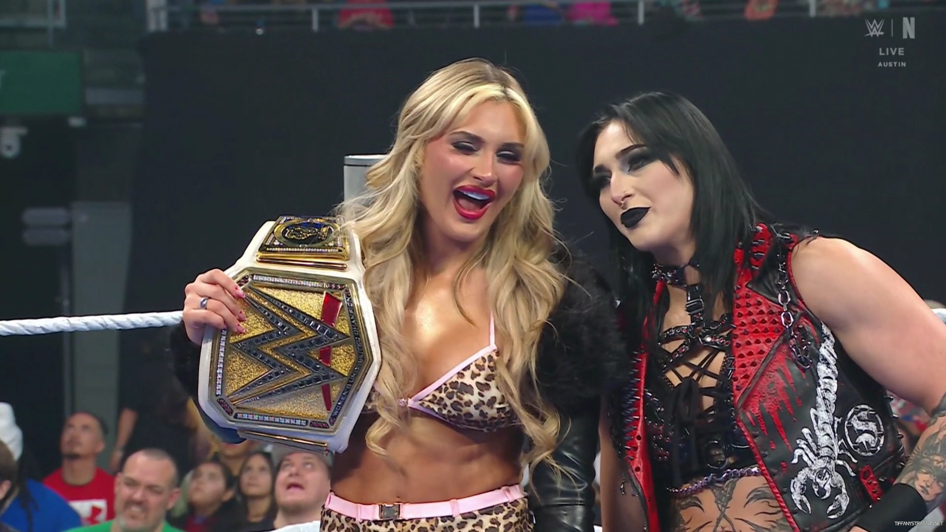 WWE_Friday_Night_SmackDown_2025_01_24_1080p_NETFLiX_CAP_h264-Star_mp40576.jpg