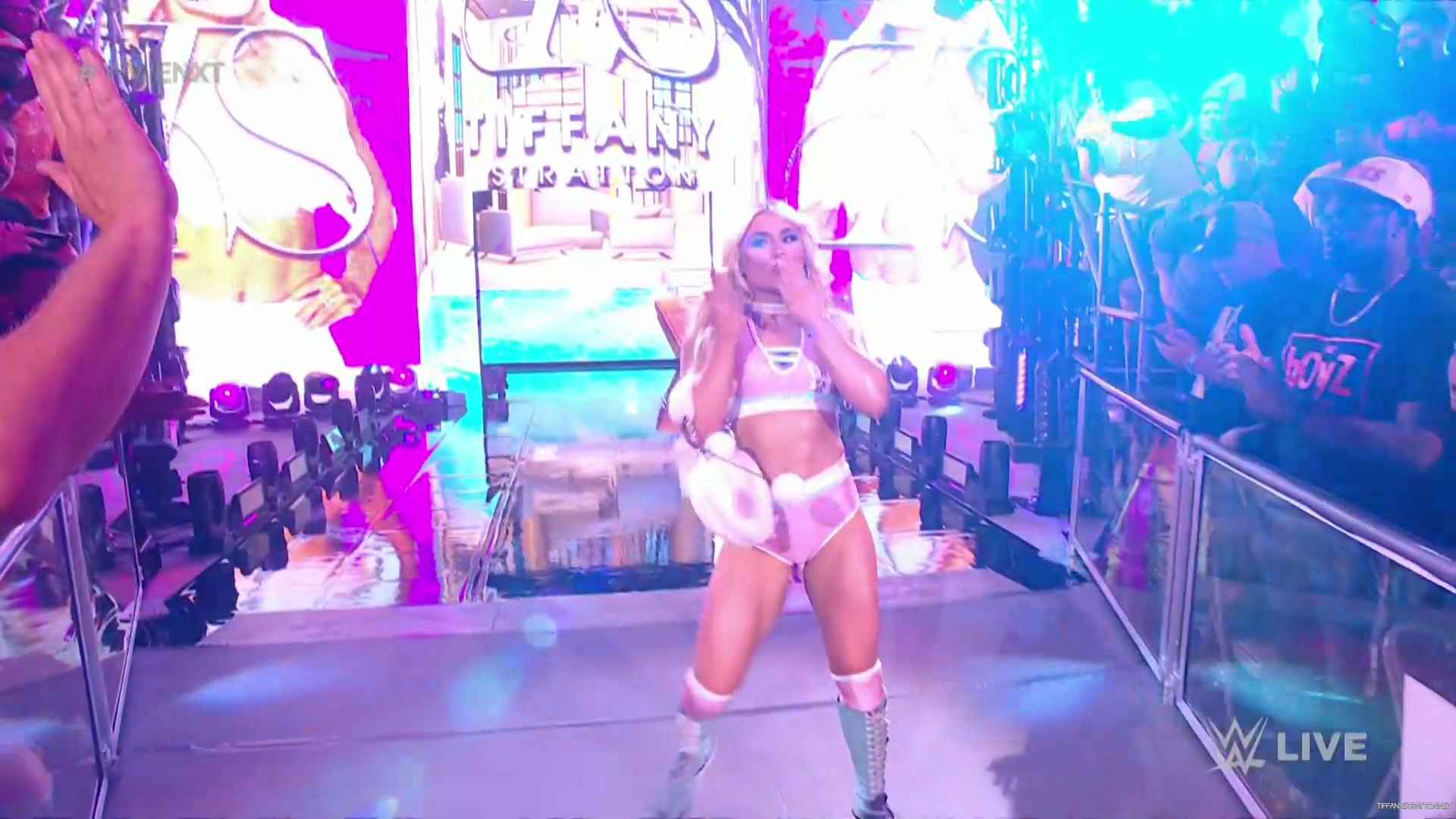 WWE_NXT_2022_04_19_USAN_1080p_WEB_h264-HEEL_mkv0006.jpg